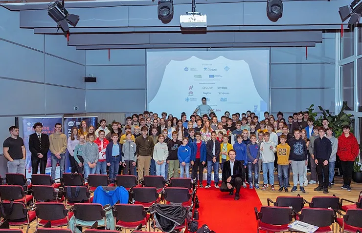 Na GZS nagradili mlade talente računalništva in informatike in mentorje, ki jim odpirajo poti